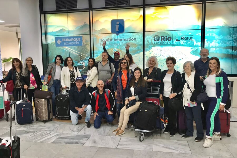 Parte da delegação que se encontrou no aeroporto, rumo ao Rio de Janeiro (1)